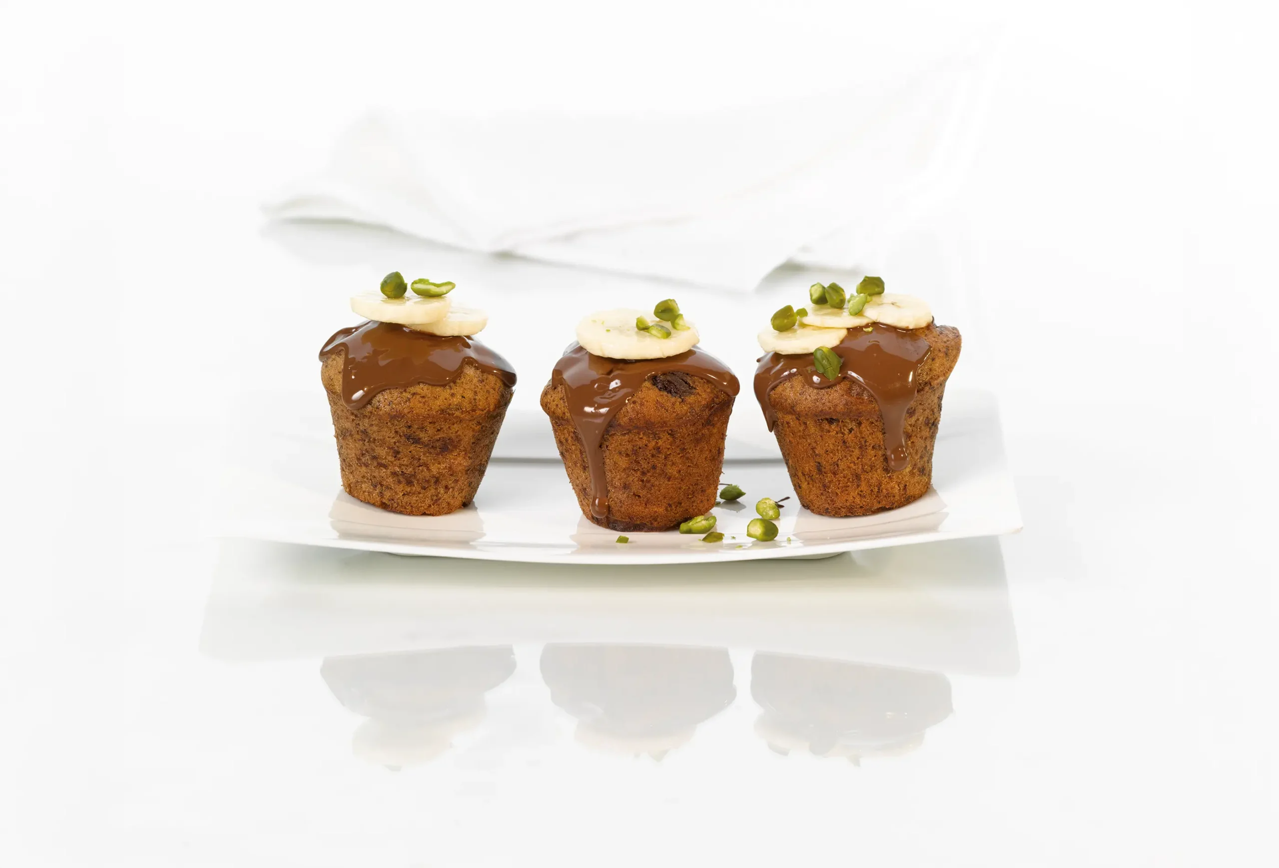 Foodfotografie von dekorierten Muffins mit Fokus auf Detail und Präsentation