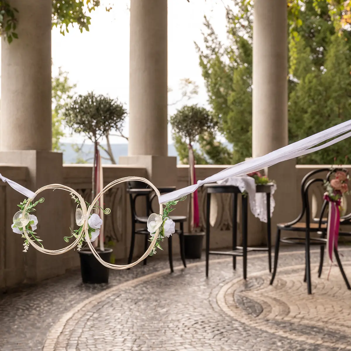 Detailaufnahme einer Hochzeitslocation mit Fokus auf Atmosphäre und Gestaltung